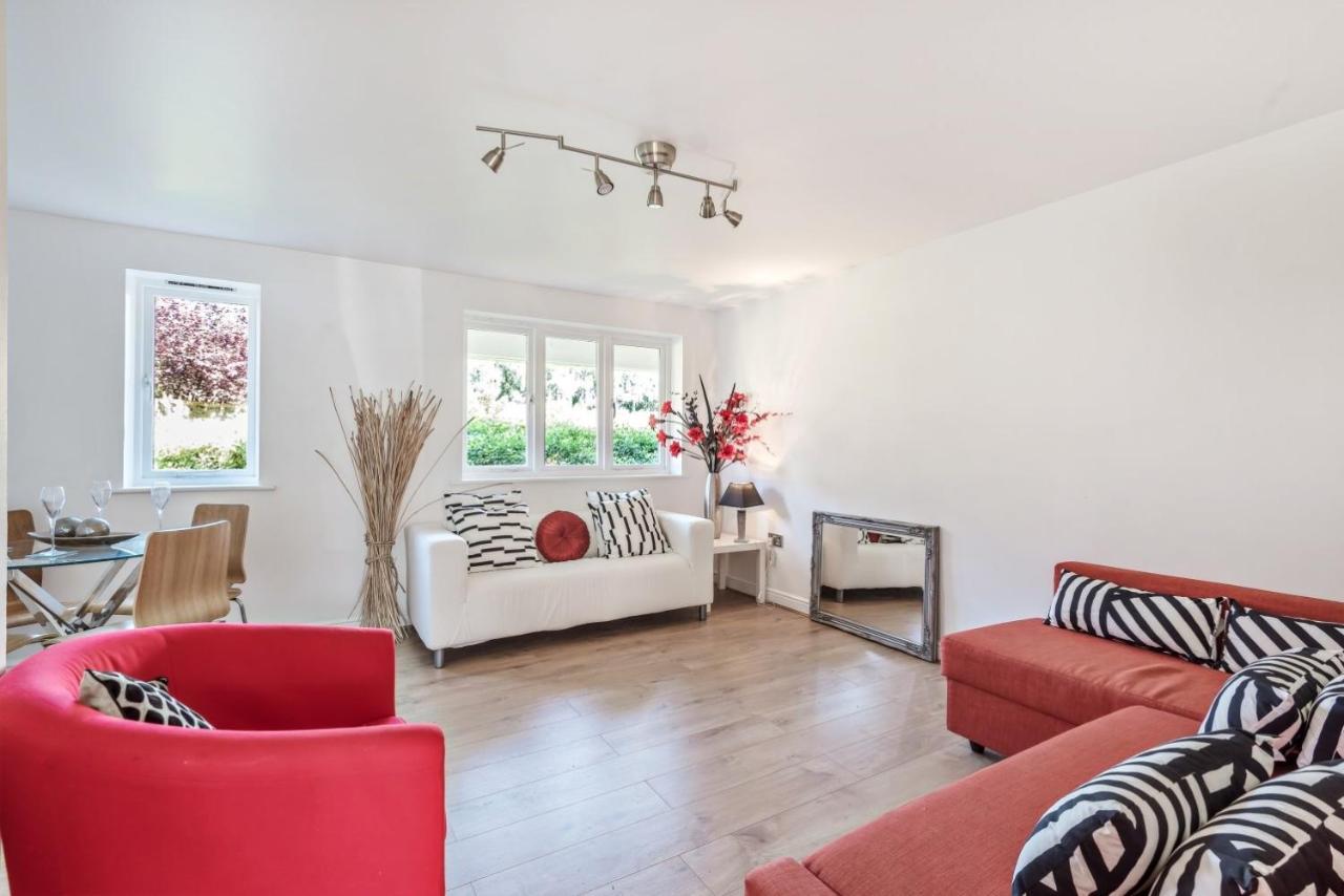 2 Bed Flat, Dedicated Workspace, Parking, 4Ktv Londra Exterior foto