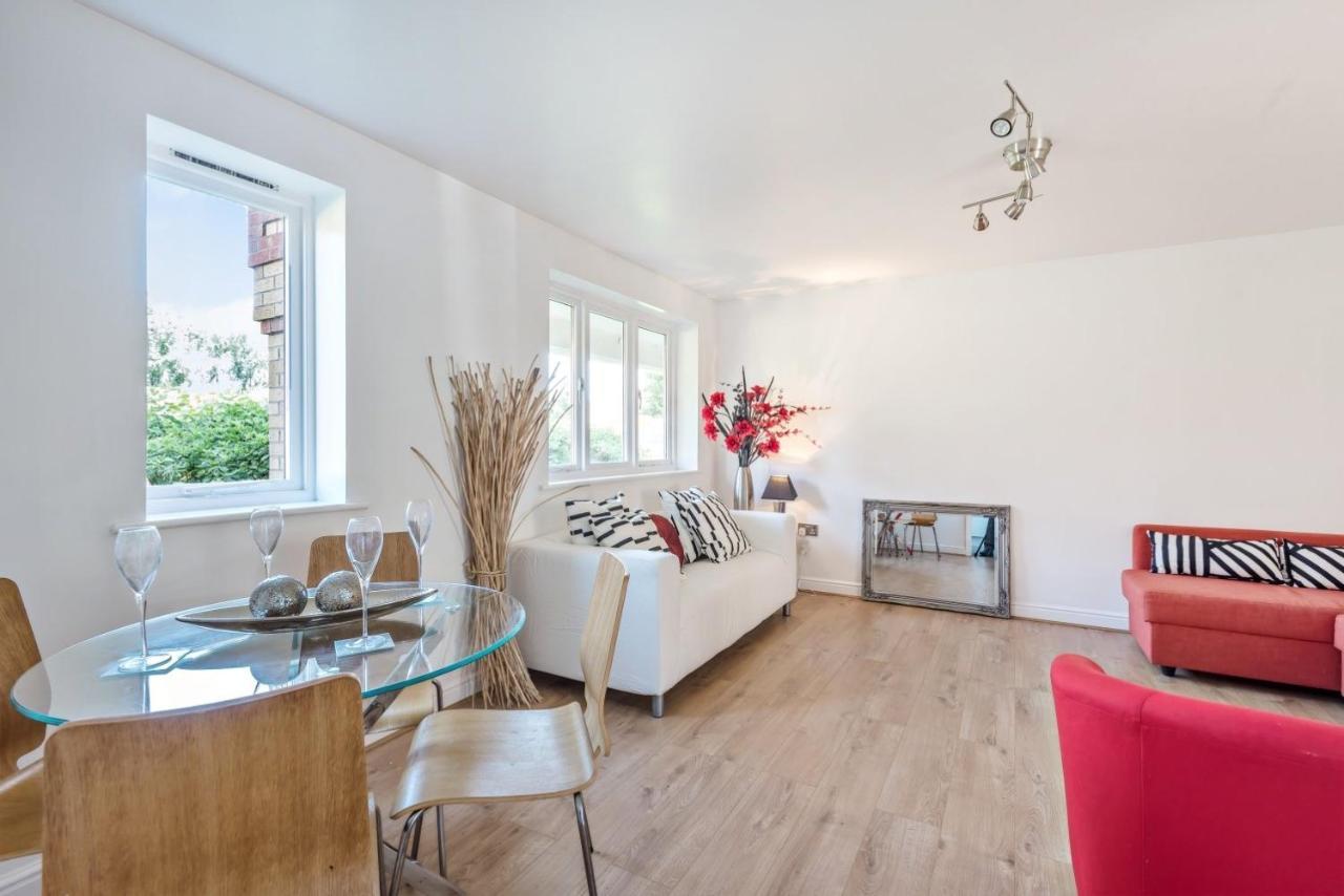 2 Bed Flat, Dedicated Workspace, Parking, 4Ktv Londra Exterior foto