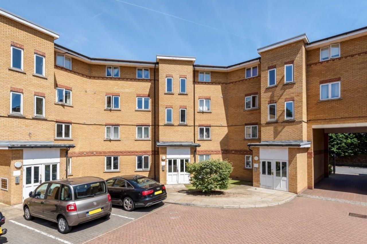 2 Bed Flat, Dedicated Workspace, Parking, 4Ktv Londra Exterior foto