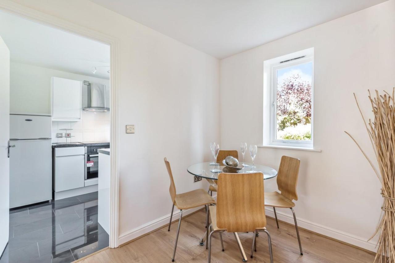 2 Bed Flat, Dedicated Workspace, Parking, 4Ktv Londra Exterior foto