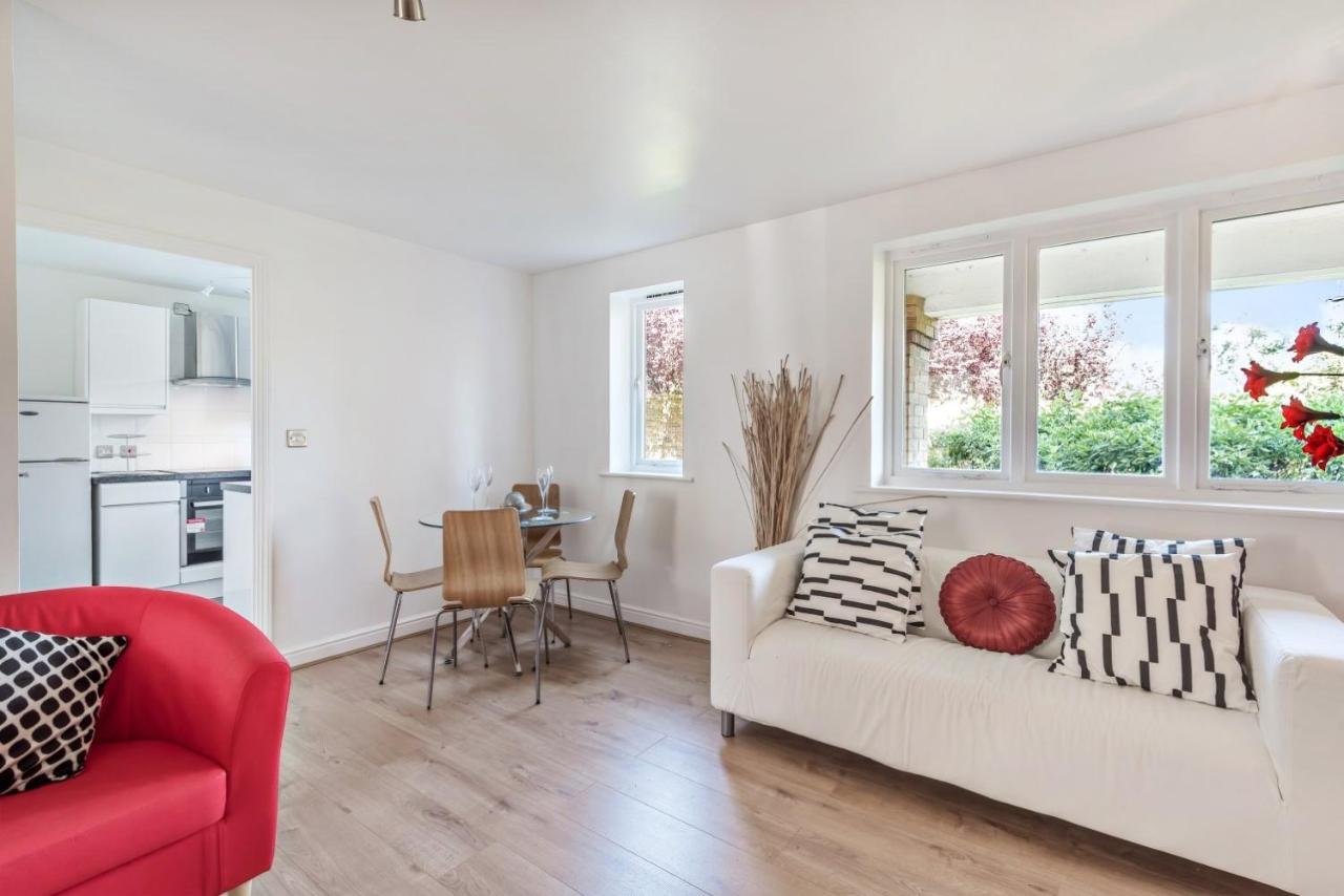 2 Bed Flat, Dedicated Workspace, Parking, 4Ktv Londra Exterior foto