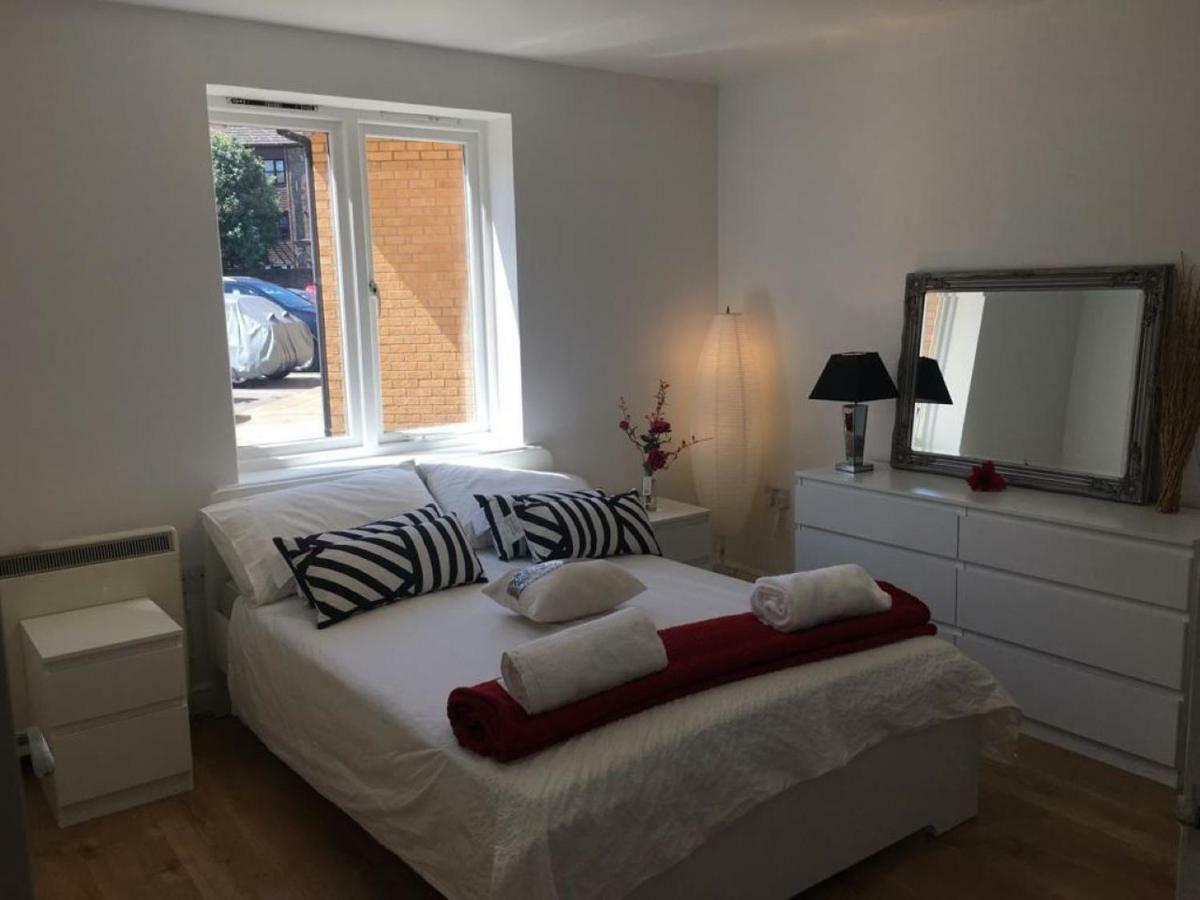 2 Bed Flat, Dedicated Workspace, Parking, 4Ktv Londra Exterior foto