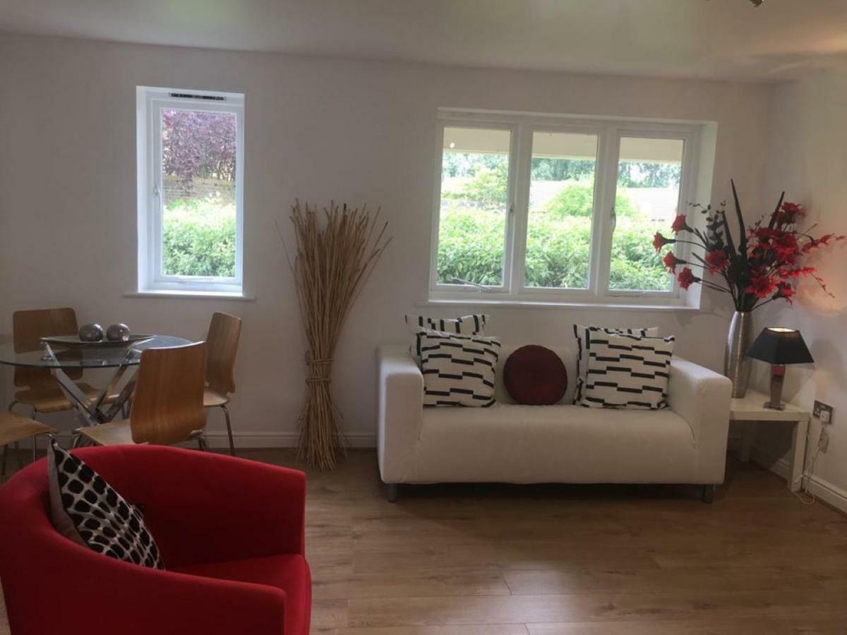 2 Bed Flat, Dedicated Workspace, Parking, 4Ktv Londra Exterior foto